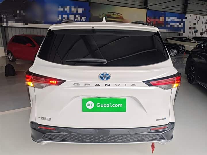 Фото 6 - Toyota Granvia