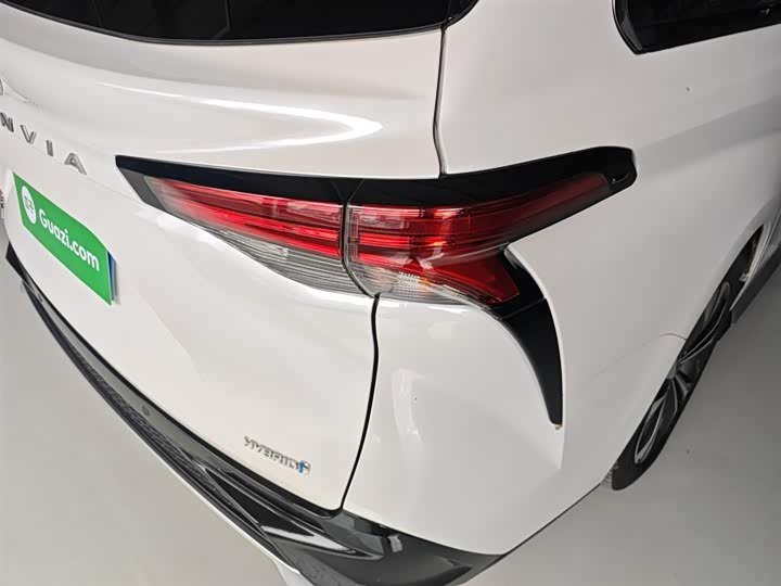 Фото 8 - Toyota Granvia