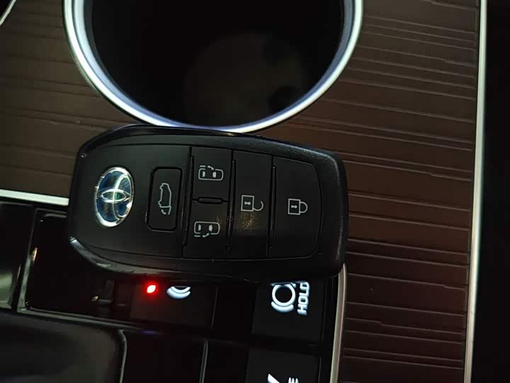 Фото 9 - Toyota Granvia