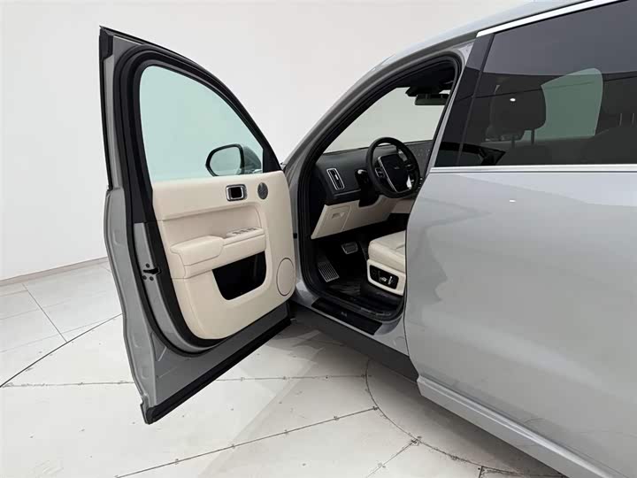 Фото 13 - LiXiang L9