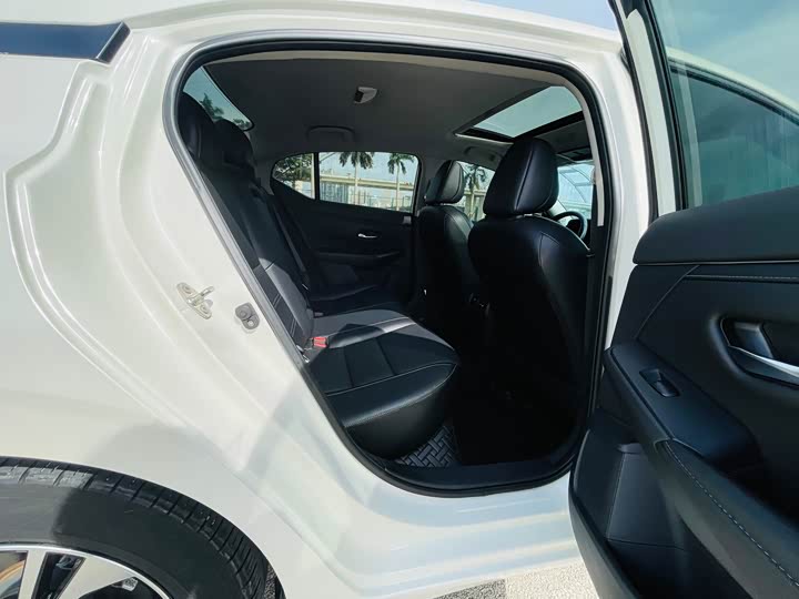 Фото 23 - Nissan Sylphy