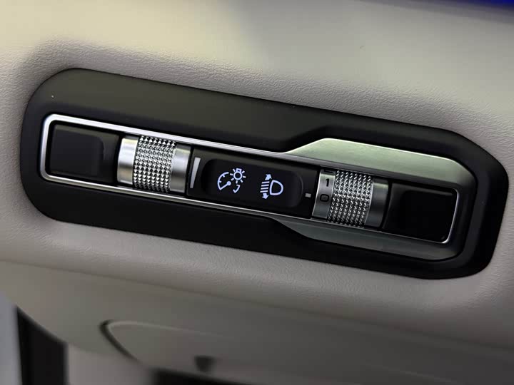 Фото 18 - Geely Icon