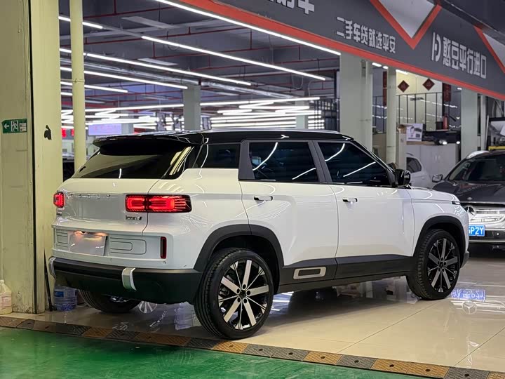 Фото 2 - Geely Icon