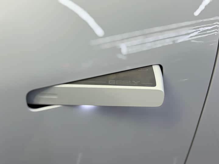 Фото 23 - Geely Icon