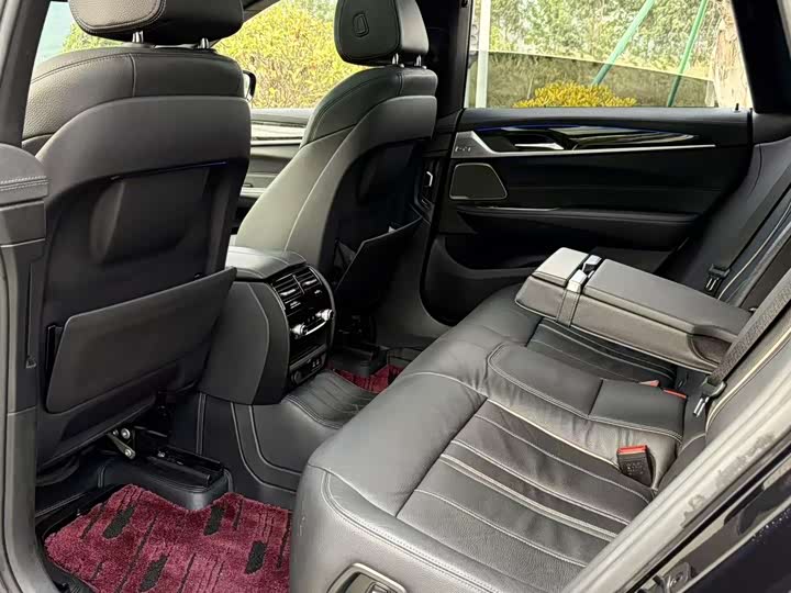 Фото 8 - BMW 6 Series GT