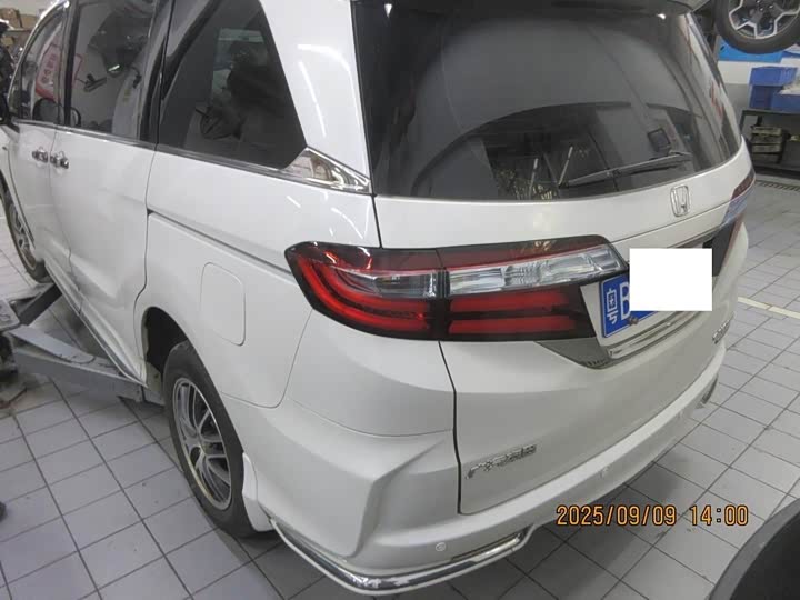 Фото 10 - Honda Odyssey