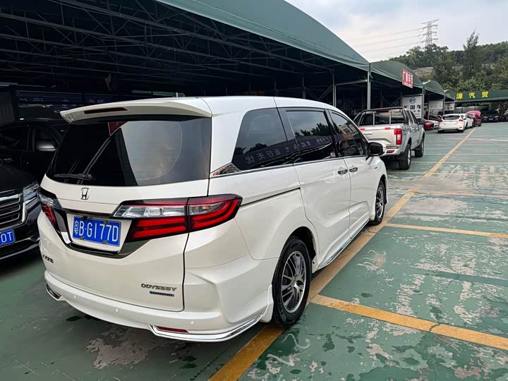 Фото 4 - Honda Odyssey