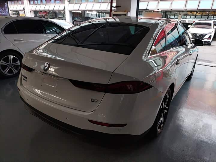 Фото 7 - Roewe D7