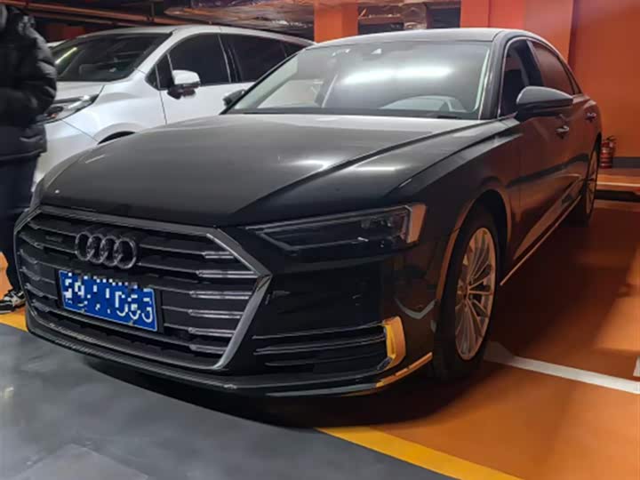 Фото 1 - Audi A8