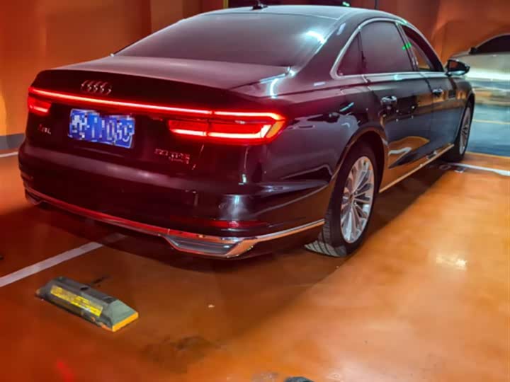 Фото 4 - Audi A8