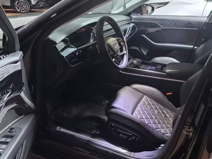 Фото 7 - Audi A8