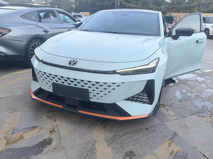 Фото 2 - Changan UNI-V