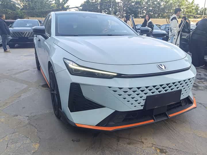 Фото 3 - Changan UNI-V