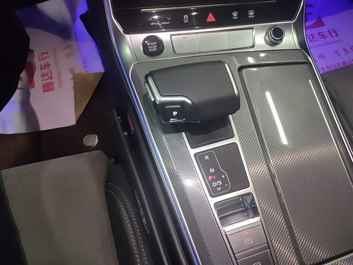 Фото 14 - Audi A6L