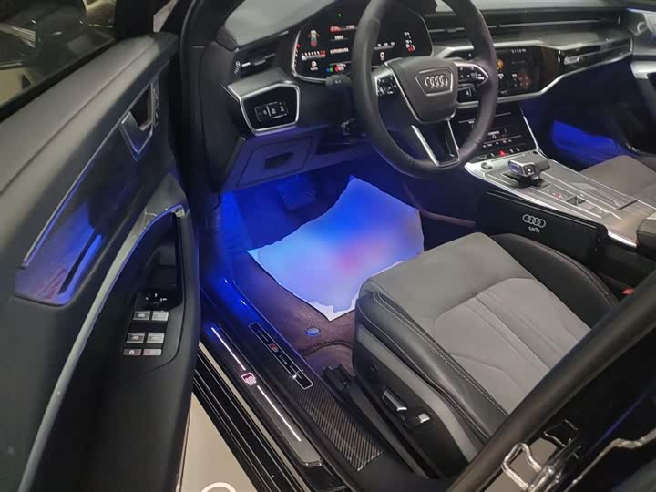 Фото 15 - Audi A6L