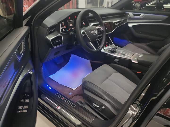 Фото 16 - Audi A6L