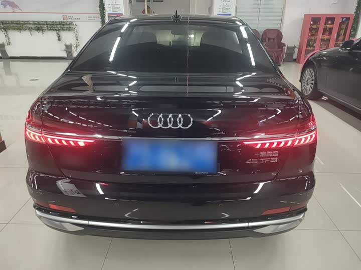 Фото 6 - Audi A6L