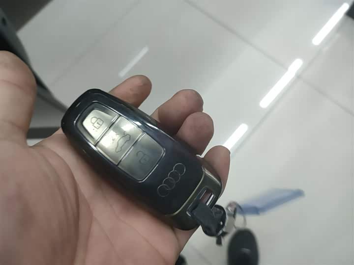 Фото 9 - Audi A6L