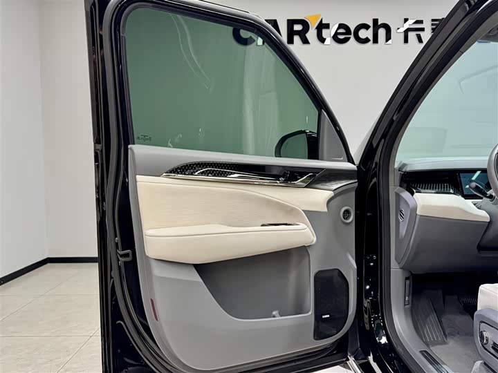 Фото 13 - Zeekr 009