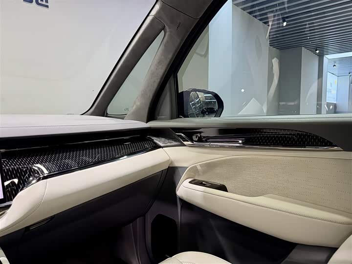 Фото 15 - Zeekr 009