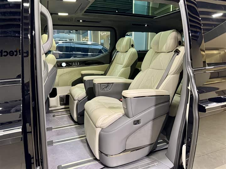 Фото 16 - Zeekr 009