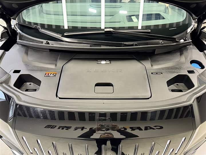 Фото 9 - Zeekr 009