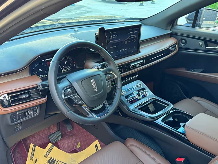 Фото 13 - Lincoln Nautilus