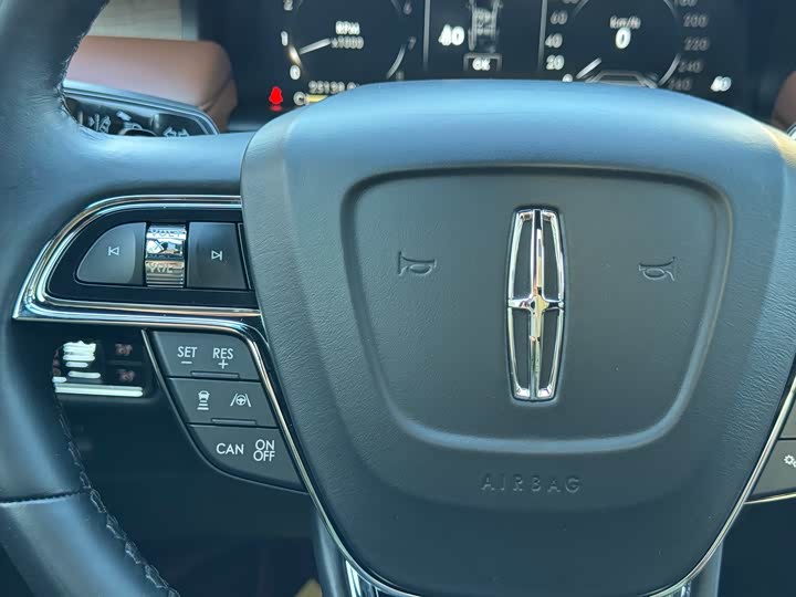 Фото 14 - Lincoln Nautilus