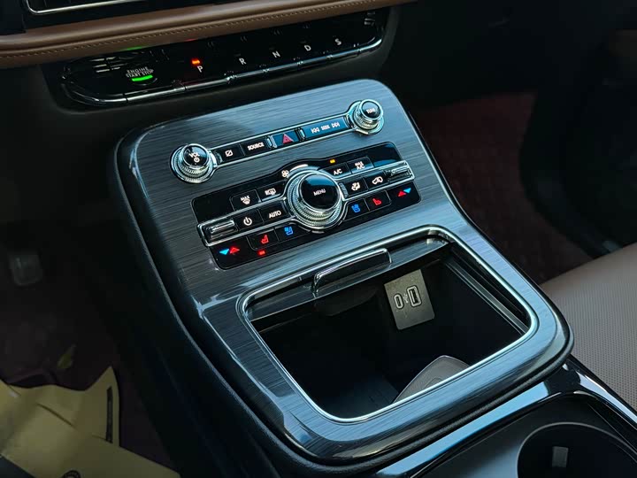 Фото 16 - Lincoln Nautilus