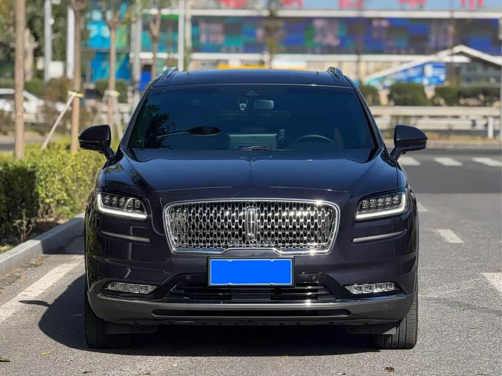 Фото 2 - Lincoln Nautilus