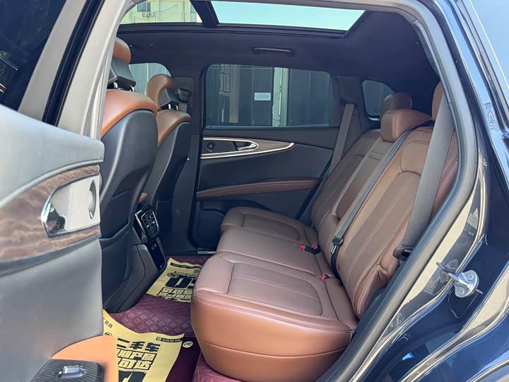 Фото 22 - Lincoln Nautilus