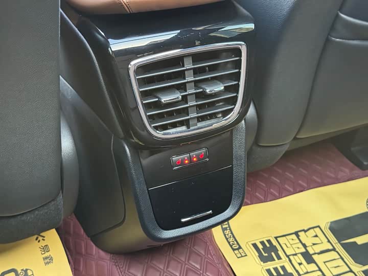 Фото 24 - Lincoln Nautilus