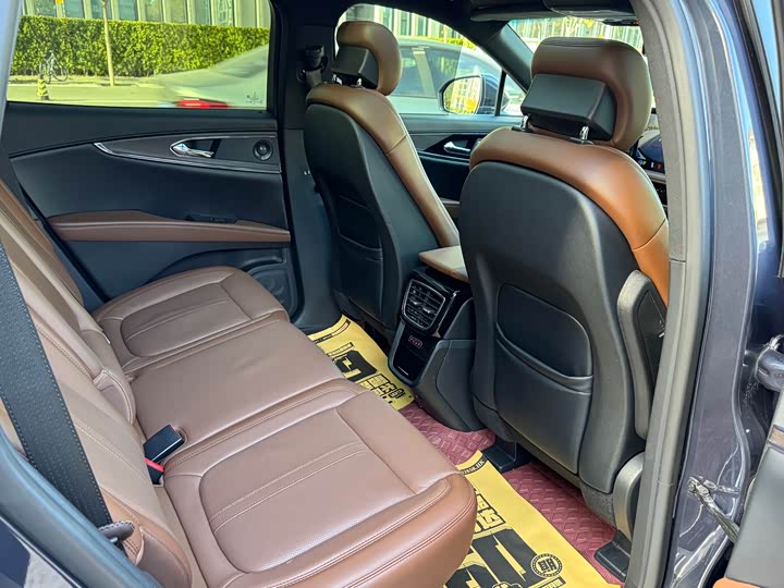 Фото 25 - Lincoln Nautilus