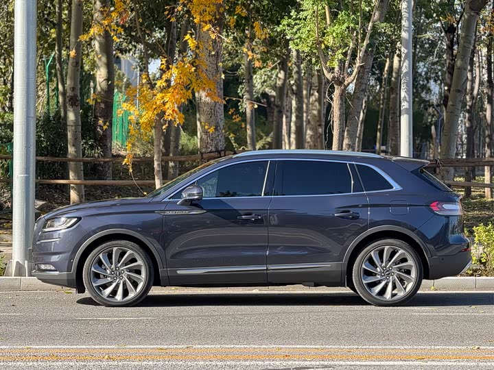 Фото 3 - Lincoln Nautilus