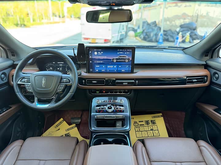 Фото 6 - Lincoln Nautilus