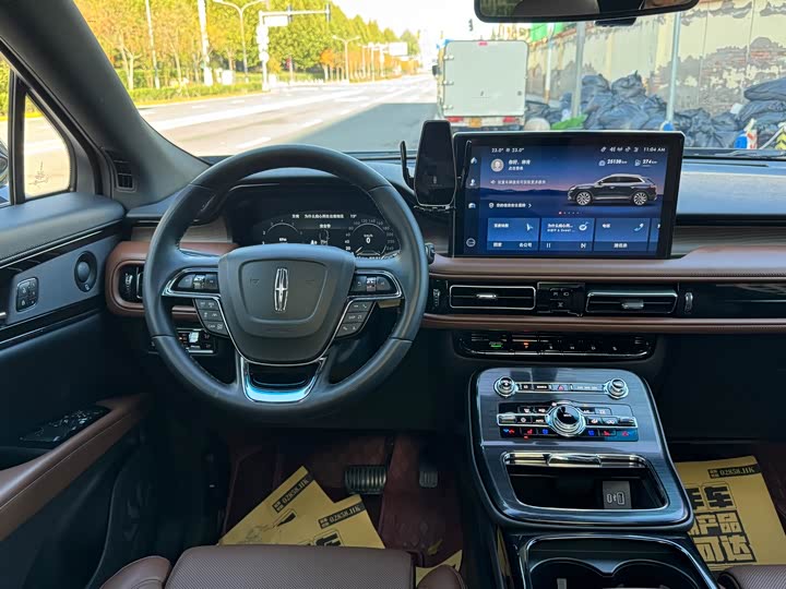 Фото 7 - Lincoln Nautilus