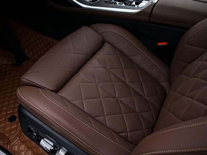 Фото 13 - BMW X7