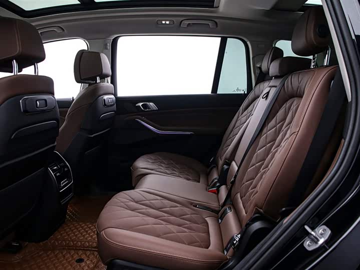 Фото 14 - BMW X7