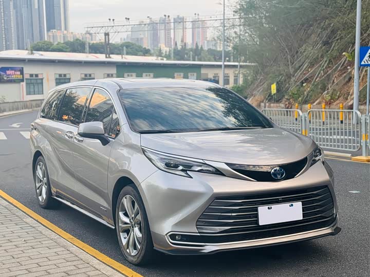 Фото 1 - Toyota Sienna