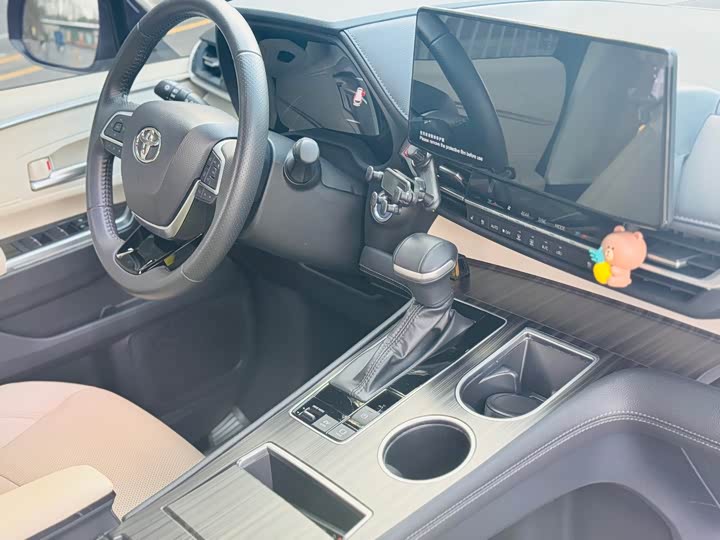 Фото 13 - Toyota Sienna