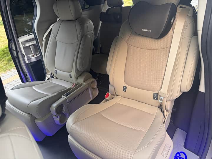 Фото 17 - Toyota Sienna