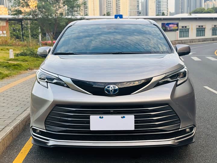 Фото 2 - Toyota Sienna