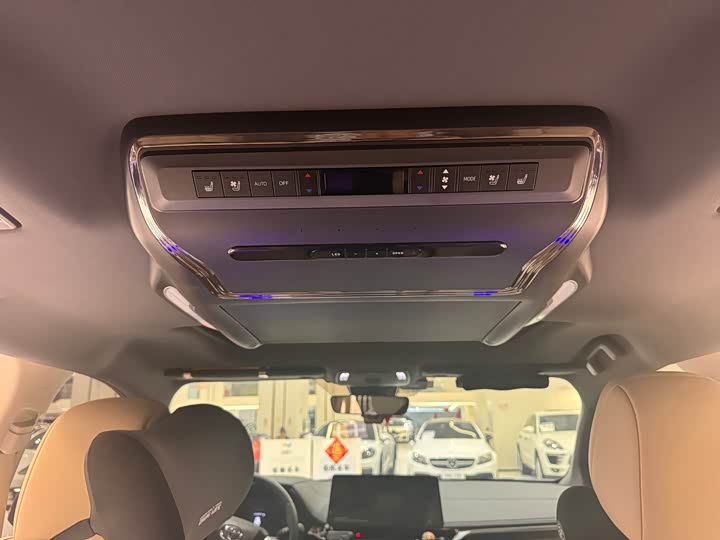 Фото 21 - Toyota Sienna