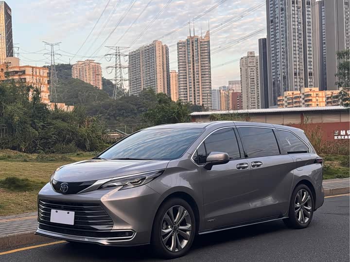 Фото 24 - Toyota Sienna