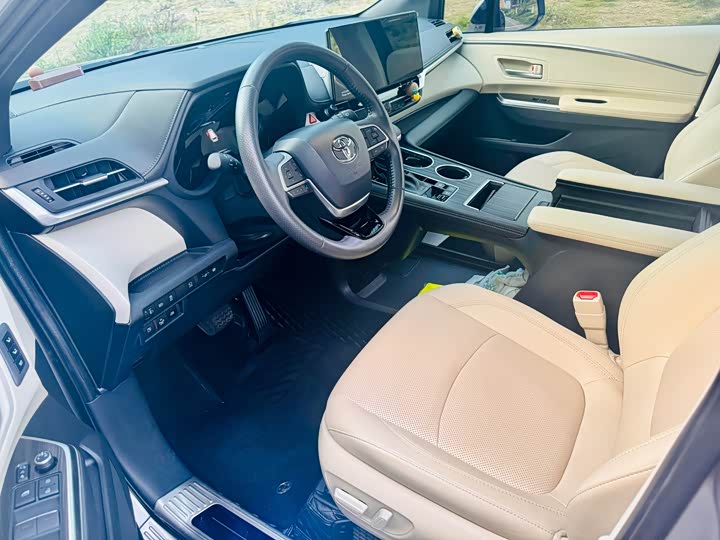 Фото 4 - Toyota Sienna