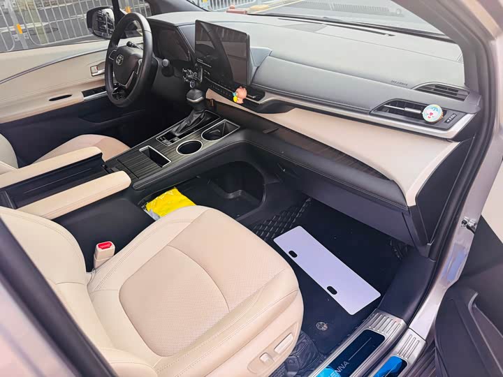 Фото 5 - Toyota Sienna