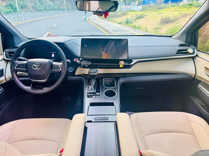 Фото 6 - Toyota Sienna