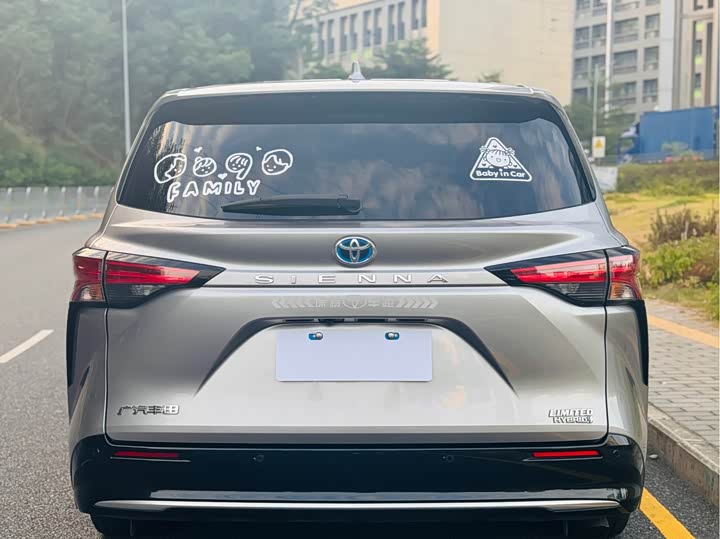 Фото 8 - Toyota Sienna