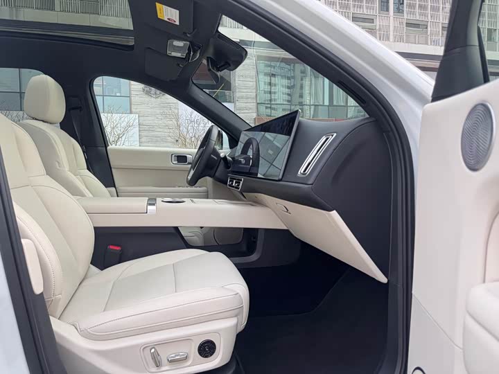 Фото 17 - LiXiang L6