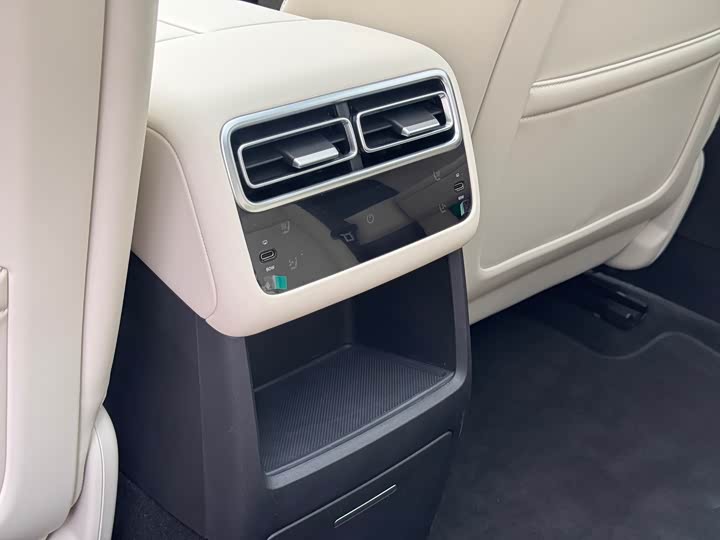 Фото 21 - LiXiang L6